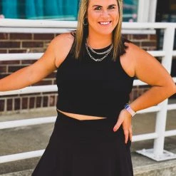 Gypsy Waltz Hallsville Athletic Skirt In Black In Curvy Clothing