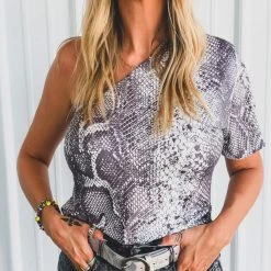 Fantastic Fawn The Chireno Top In Charcoal Clothing