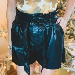 Itssy DAILY DEAL Tie Waist Short In Black