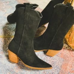 Thistle And Clover The San Leon Boot In Black