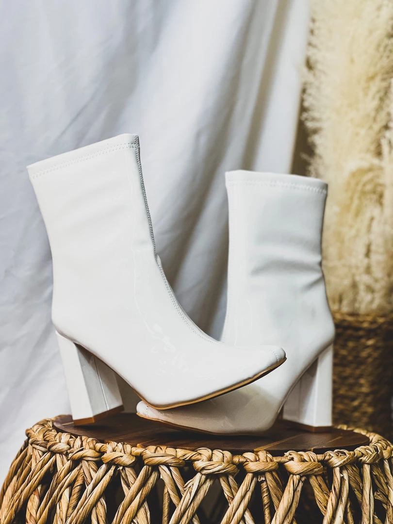 LA Shoe King Woodway Boots In White (6-11) 8 LA Shoe King Woodway Boots In White (6-11)