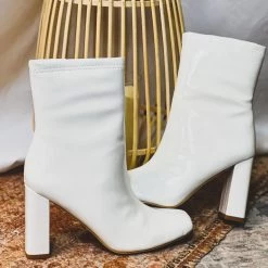 LA Shoe King Woodway Boots In White (6-11)