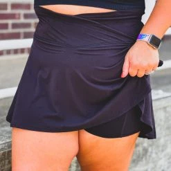 Gypsy Waltz Hallsville Athletic Skirt In Black In Curvy Clothing
