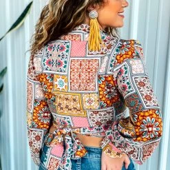 AKAIV The Batesville Top Clothing