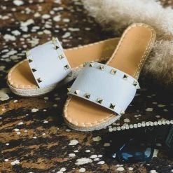 O Limit Shoes The Runaway Bay Sandals In White