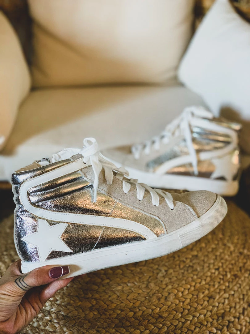 Verona Collection Shoes The Star Harbor Sneaker In Silver (7-11) 7 Verona Collection Shoes The Star Harbor Sneaker In Silver (7-11)