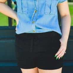 Trend Notes Clothing The Waskom Shorts In Black