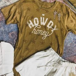 Gypsy Waltz Blanco Howdy Honey Tee (S-2X)