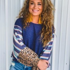 Lovely Melody The Tulia Topp In Navy