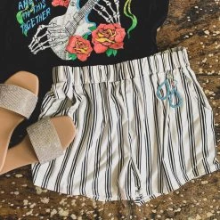 Heart & Hips The Linden Shorts In Black