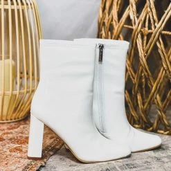 LA Shoe King Woodway Boots In White (6-11) 11 LA Shoe King Woodway Boots In White (6-11)