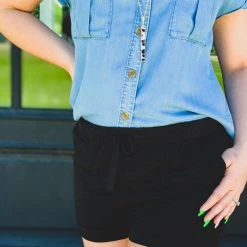 Trend Notes Clothing The Waskom Shorts In Black