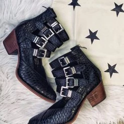 LUV The Roaring Springs Shooe In Black