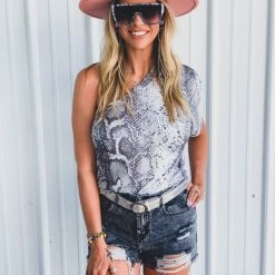Fantastic Fawn The Chireno Top In Charcoal Clothing