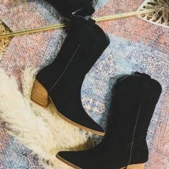 Thistle And Clover The San Leon Boot In Black