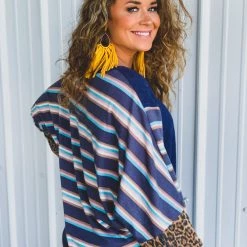 Lovely Melody The Tulia Topp In Navy