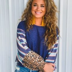 Lovely Melody The Tulia Topp In Navy