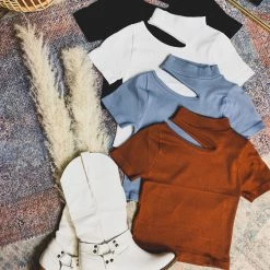 Gypsy Waltz Clothing Realitos Top (4 Colors)