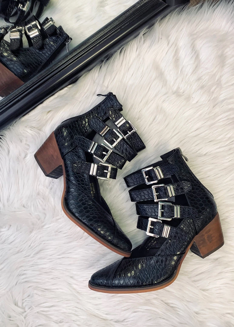 LUV The Roaring Springs Shooe In Black 4 LUV The Roaring Springs Shooe In Black