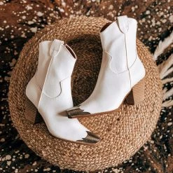 Rad Fashion The Abbott Boots In White (6-11) 9 Rad Fashion The Abbott Boots In White (6-11)