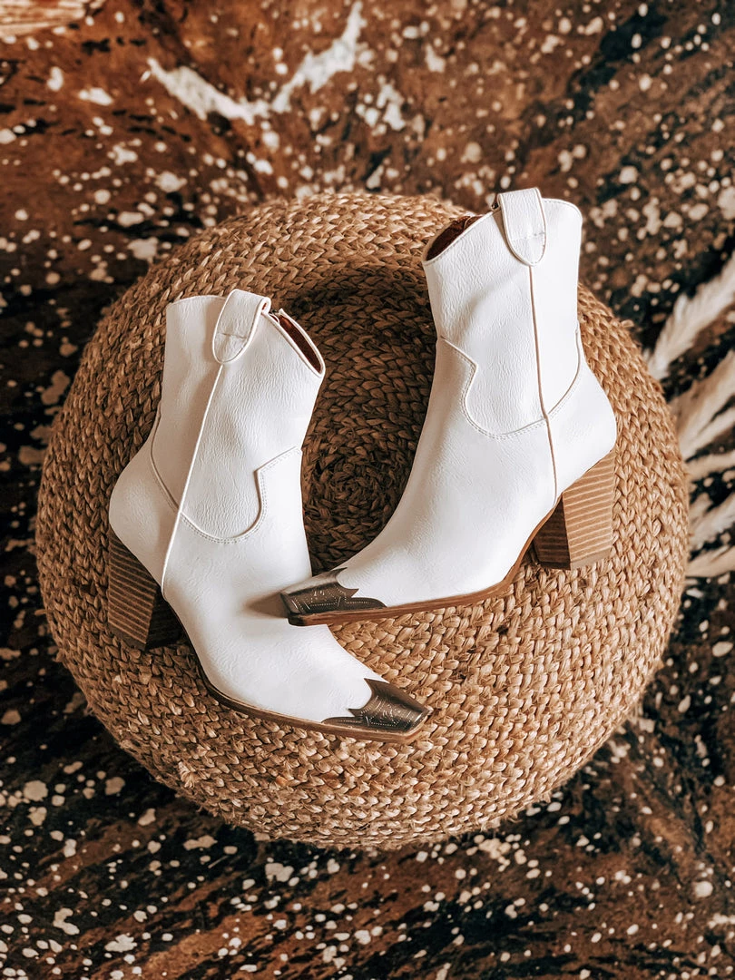 Rad Fashion The Abbott Boots In White (6-11) 5 Rad Fashion The Abbott Boots In White (6-11)