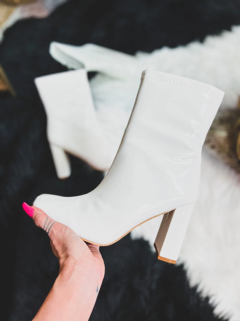 LA Shoe King Woodway Boots In White (6-11) 7 LA Shoe King Woodway Boots In White (6-11)