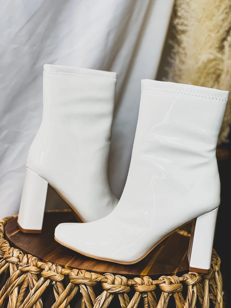 LA Shoe King Woodway Boots In White (6-11) 5 LA Shoe King Woodway Boots In White (6-11)