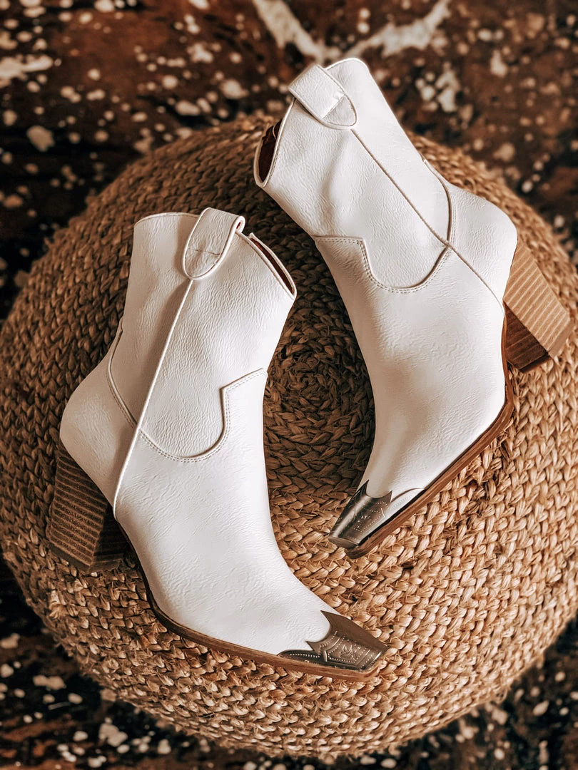 Rad Fashion The Abbott Boots In White (6-11) 7 Rad Fashion The Abbott Boots In White (6-11)